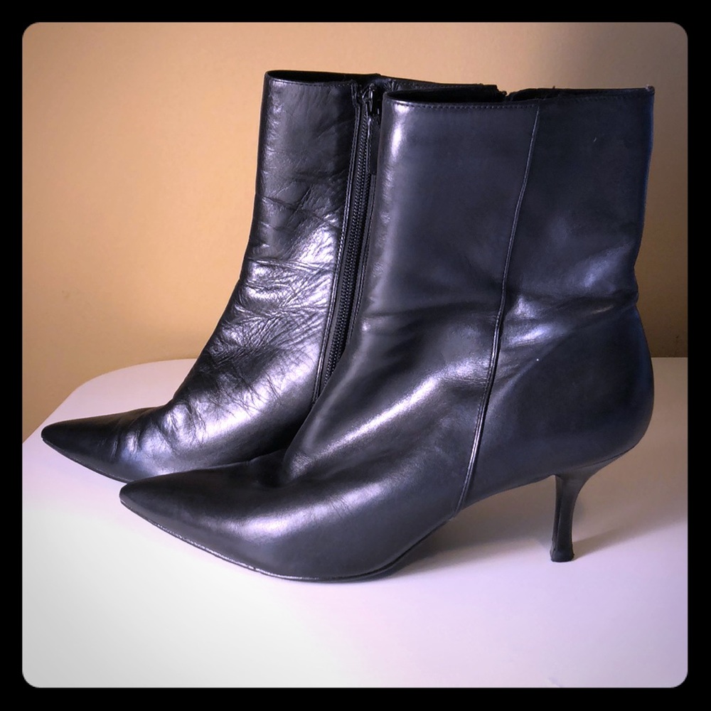 Cole Haan Black Leather Pointed Toe Ankle Boots 8